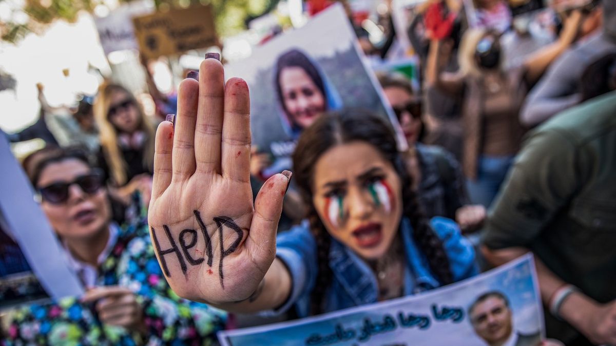 Zlom v životě Íránky: Když soused popálil svou sestru a všem to bylo jedno